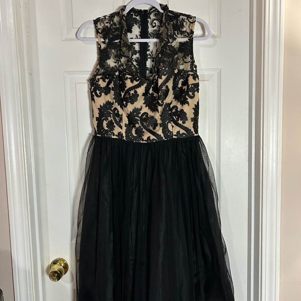 Jackie Jon New York Black and Tan Sleeveless V-Neck Fit and Flare Midi Dress